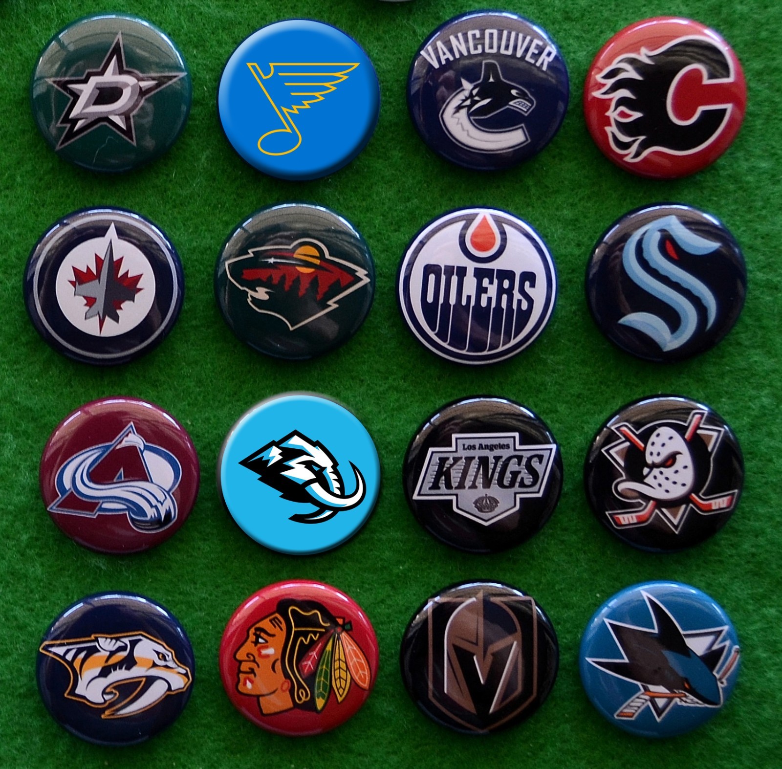 NHL Hockey All 32 Teams – 1″ Pinback Buttons
