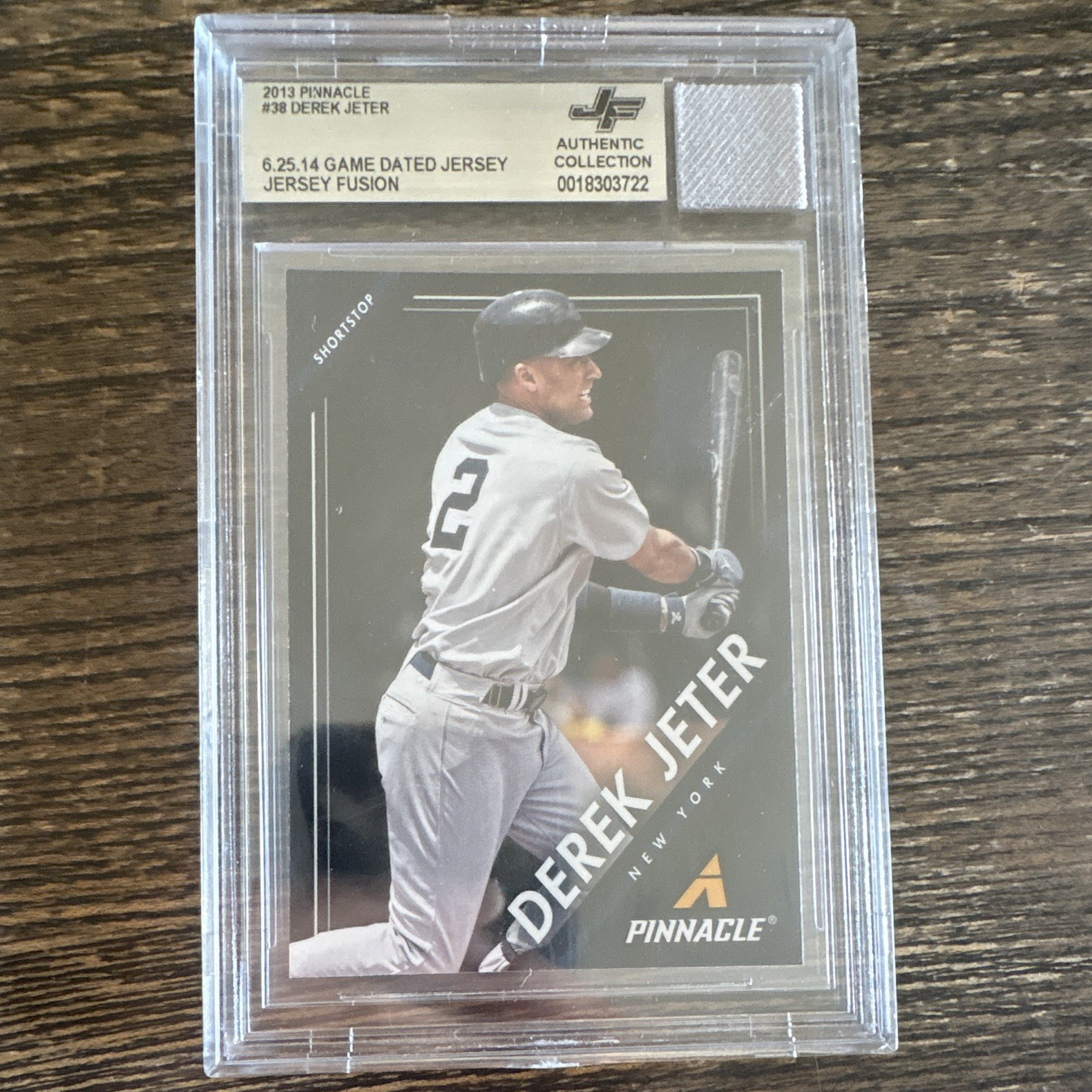 Panini 2013 Pinnacle Derek Jeter #38 Yankees Jersey Fusion Memorabilia BGS