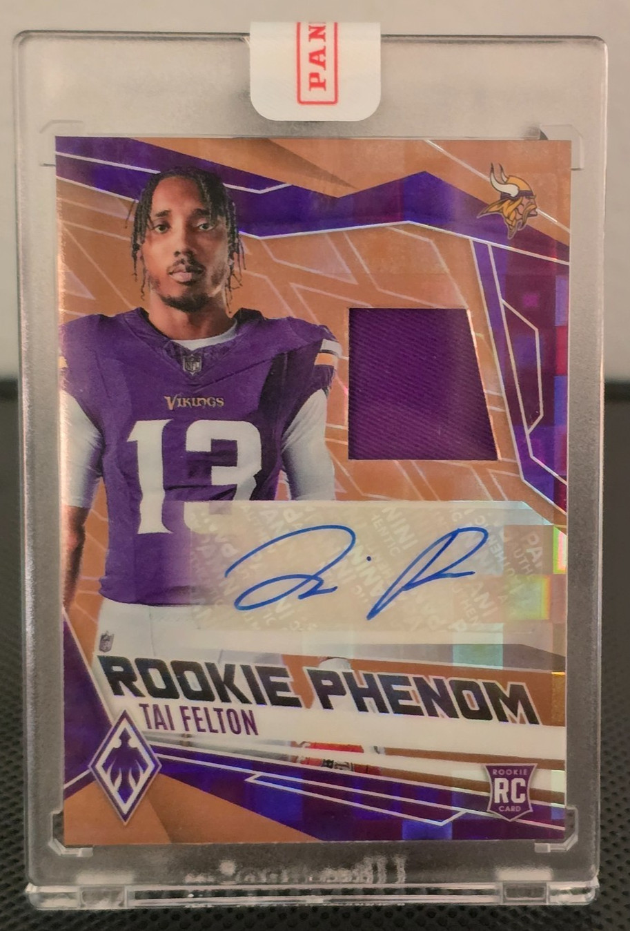 2025 Panini Phoenix – Rookie Phenoms Jersey Autographs Tai Felton #RPJ-27 Bronze