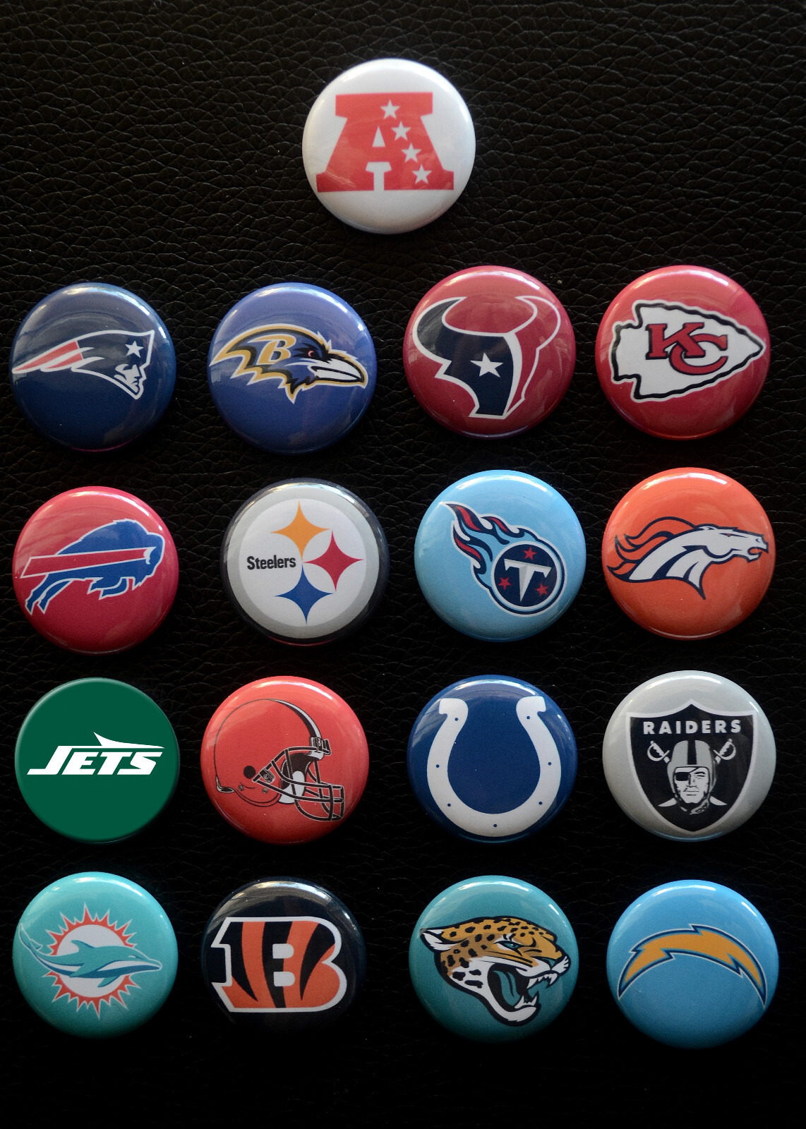 NFL Football Team Button Set (All Teams) 35 1″ Pinback Buttons