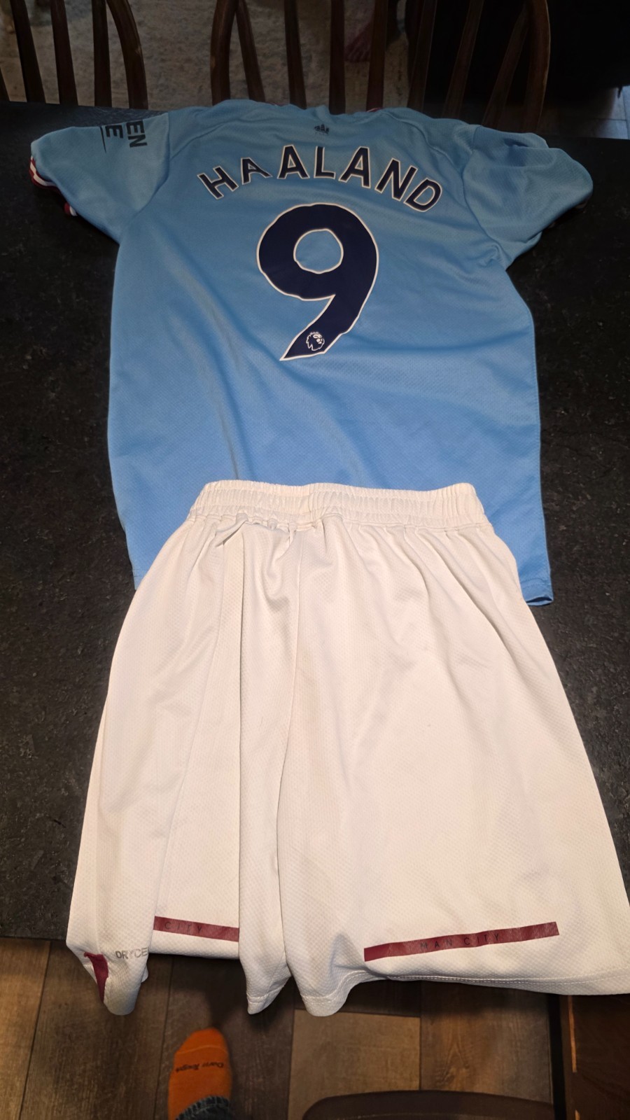 halland manchester city blue jersey and shorts