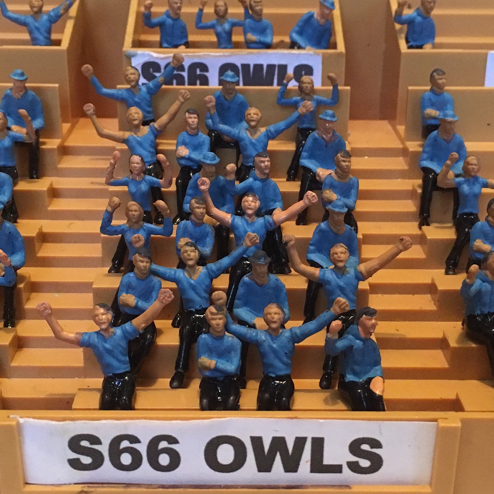 FOR SUBBUTEO/ZEUGO*50 NEW SEATED FANS*ALL TEAMS AVAILABLE.SEE PHOTOS)
