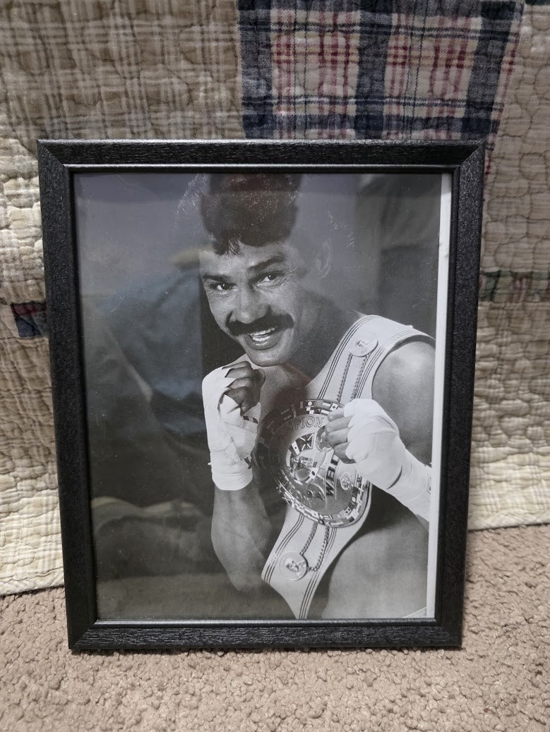 ALEXIS ARGUELLO 8X10 PHOTO BOXING PICTURE