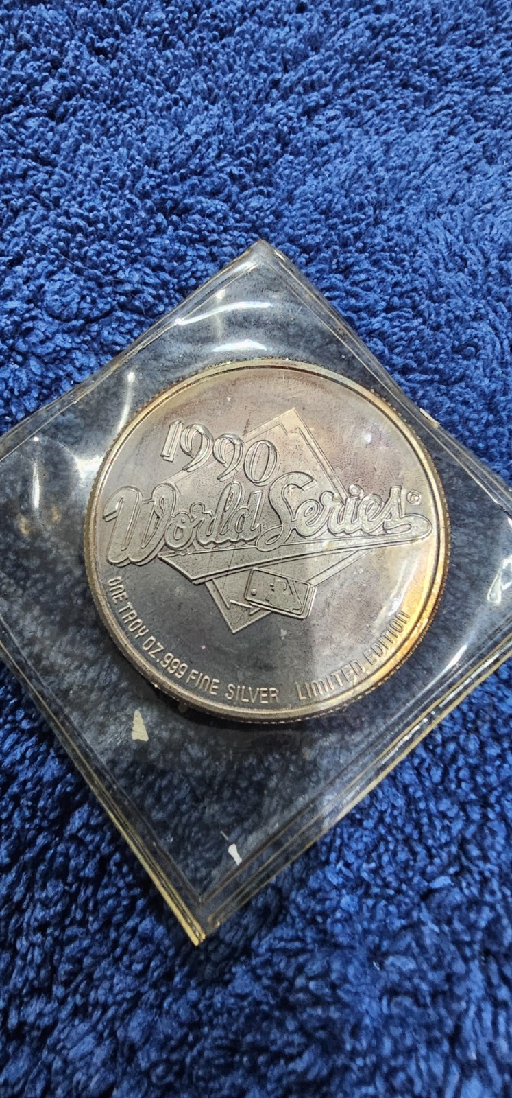1990 Cincinnati Reds World Series Champions 1 oz .999 Silver Round Limited Editi
