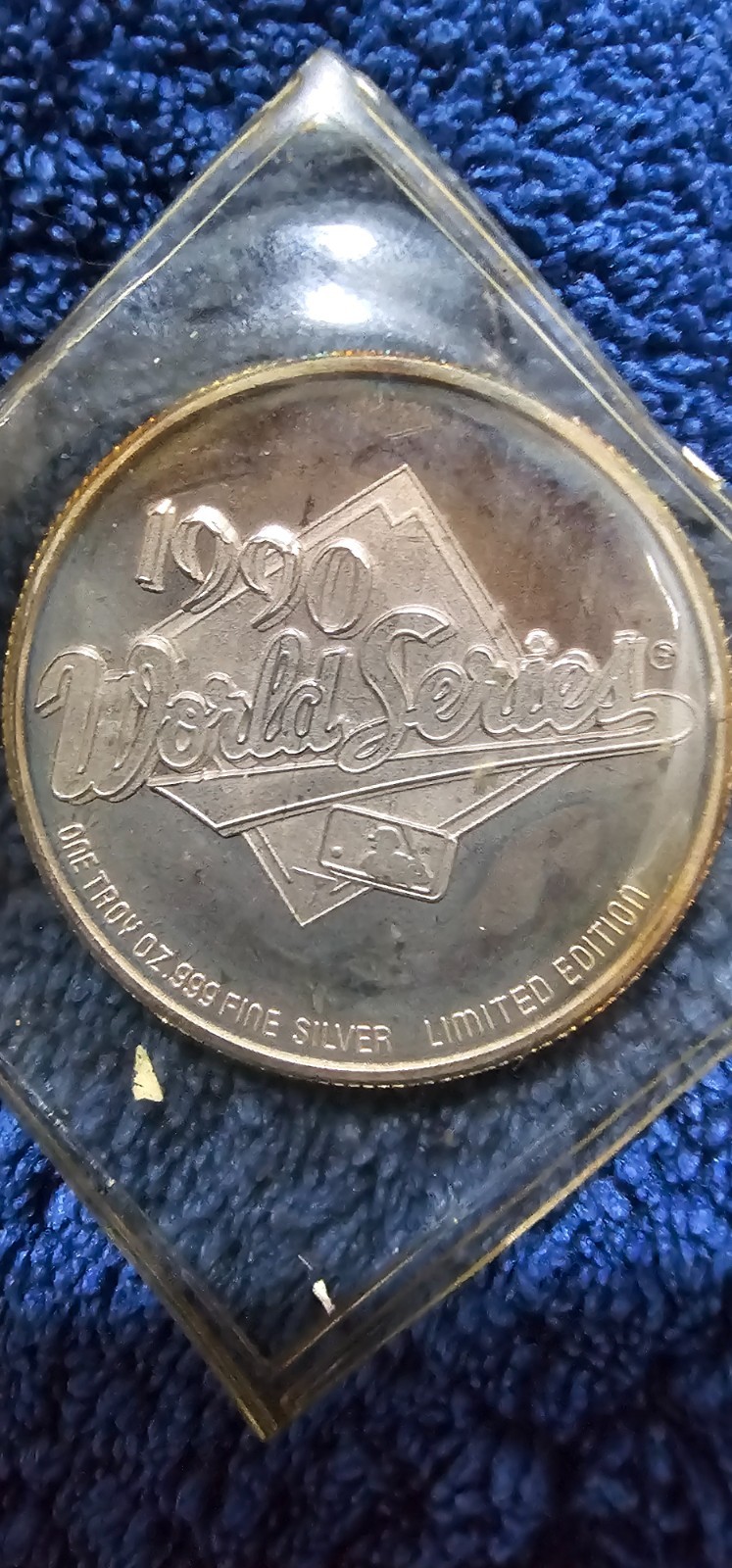 1990 Cincinnati Reds World Series Champions 1 oz .999 Silver Round Limited Editi