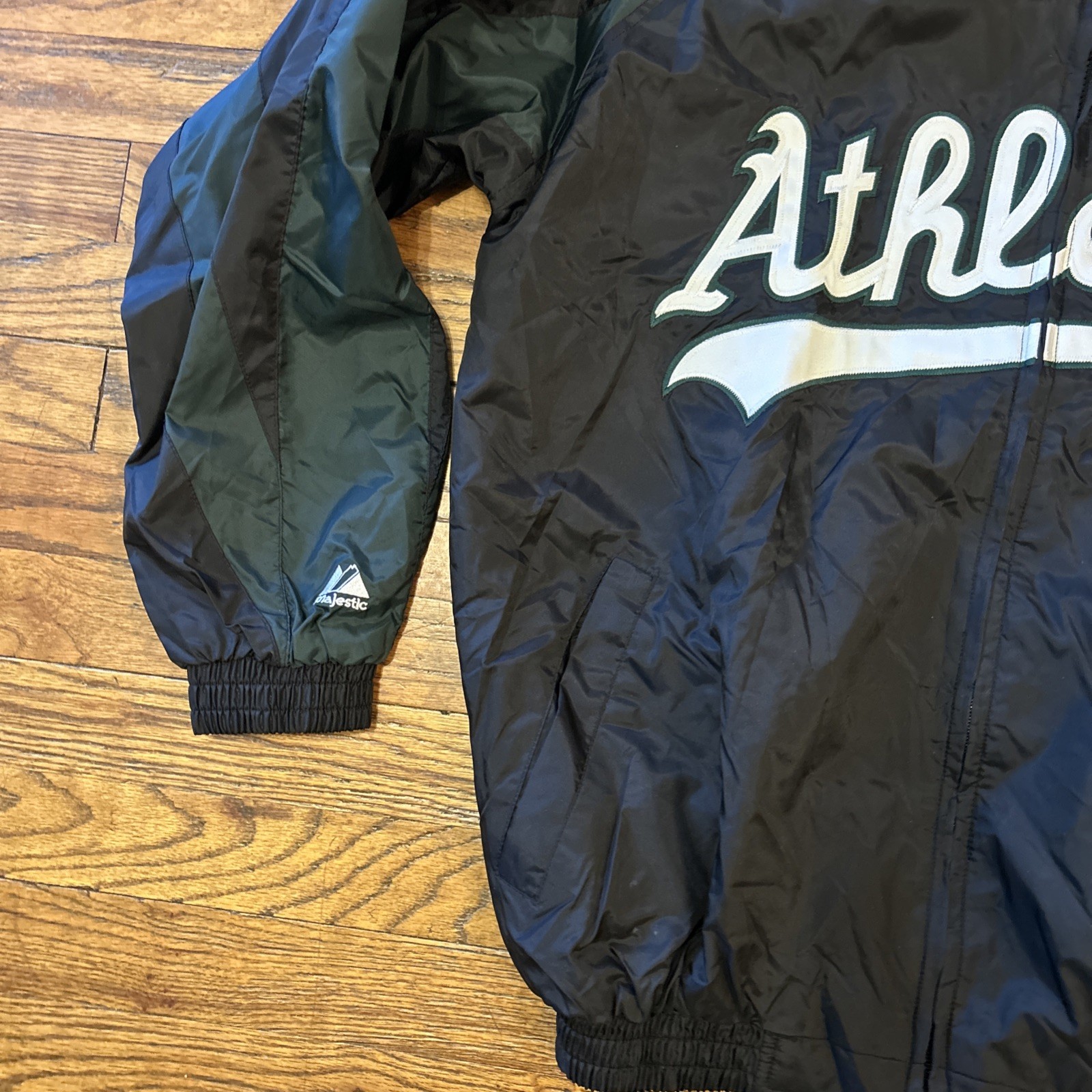 Oakland Athletics A’s Size M Black Green Majestic Full-Zip Light Weight Jacket