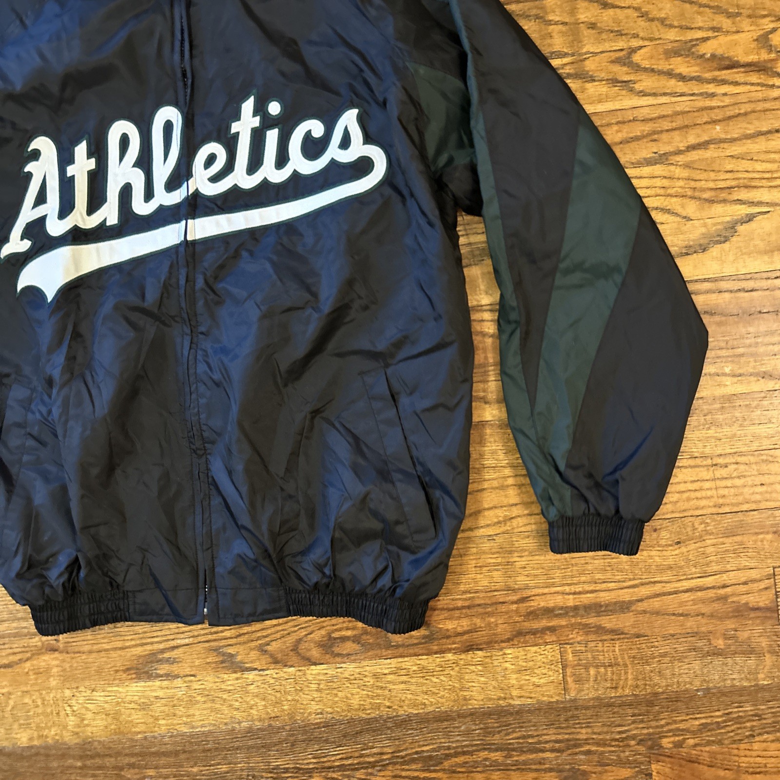 Oakland Athletics A’s Size M Black Green Majestic Full-Zip Light Weight Jacket